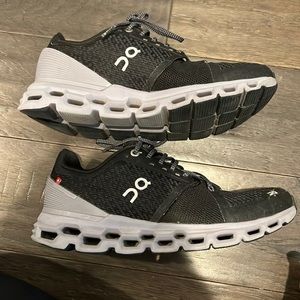 On cloud running shoe size 7